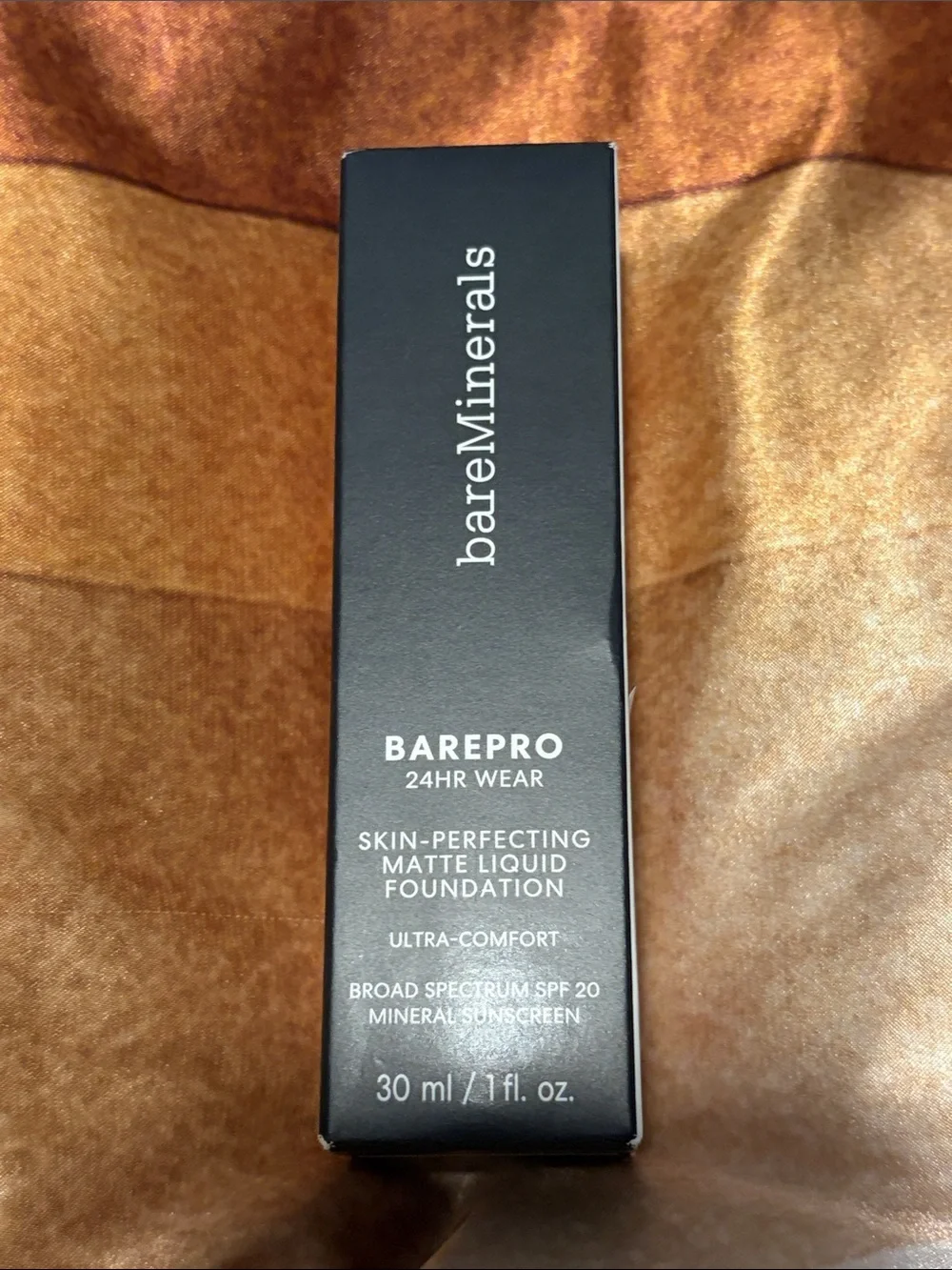 BARE PRO® 24HR SKIN-PERFECTING MATTE LIQUID FOUNDATION  SPF 20 light 21 Warm